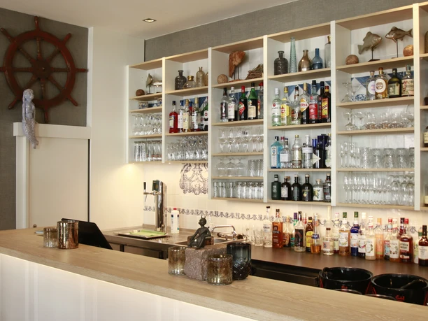 Hotelbar 53 Grad - Hotel Achterdiek auf Juist.JPG Hotelbar 53 Grad - Hotel Achterdiek auf Juist