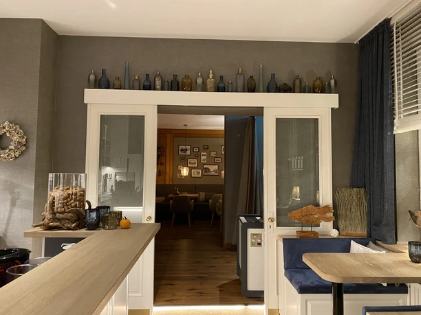 Hotelbar 53 Grad - Hotel Achterdiek auf Juist.jpg Hotelbar 53 Grad - Hotel Achterdiek auf Juist