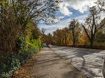 Busparkplatz Benser Straße (2).jpg