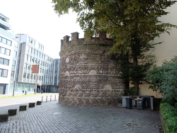 Römerturm Der RömerTurm in Köln, ein markantes historisches Wahrzeichen.
