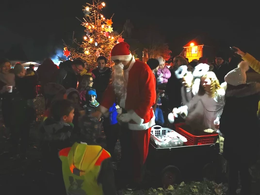 Weihnachtsmarkt Eisbergen Weihnachtsmann