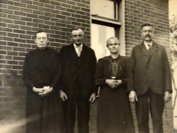 EMM032 - Pastoor De Klaver