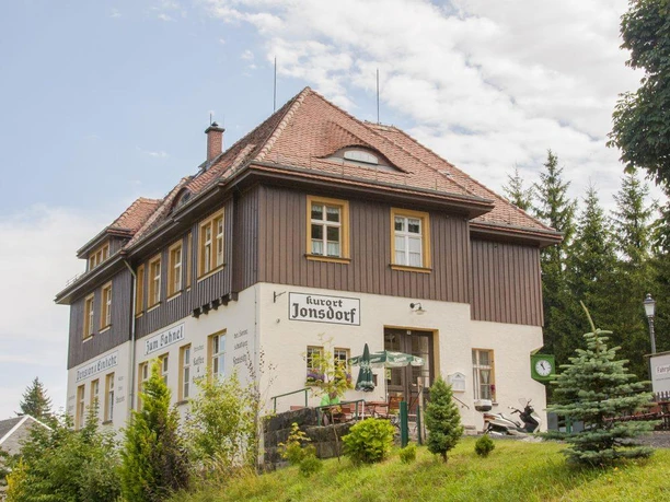 Pension "Zum Bahnel" im Sommer