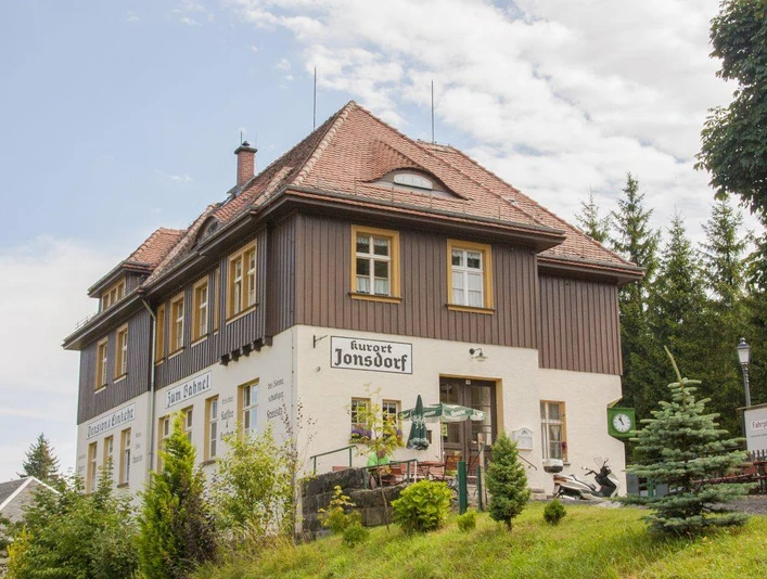 Pension "Zum Bahnel" im Sommer