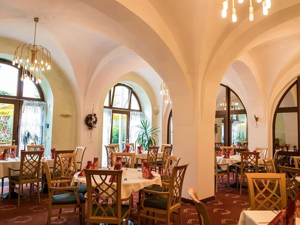 Restaurant mit gewölbter Decke