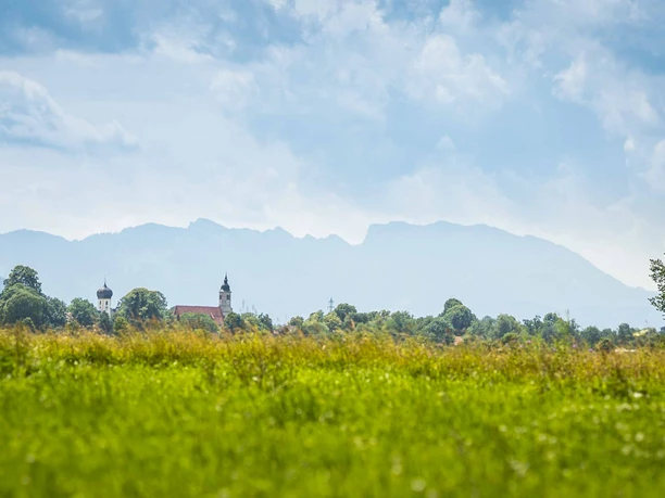 Warngau mit Blick in die Alpen