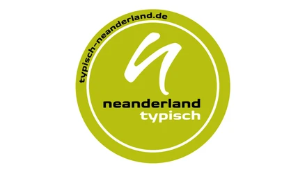 TYPISCH neanderland Siegel Grünes Siegel mit weißem Schriftzug: typisch neanderland.