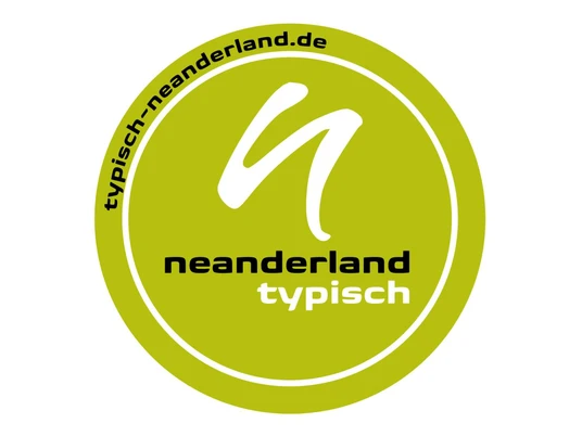 TYPISCH neanderland Siegel Grünes Siegel mit weißem Schriftzug: typisch neanderland.