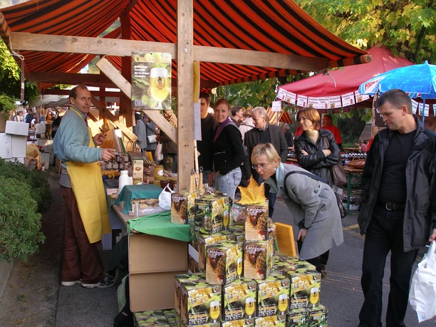 Bénichon à la châtaigne Stands de marché à la bénichon à la châtaigne