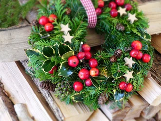 wreath-6845399_1920 c) silviarita-pixabay.jpg