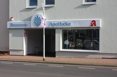 Brunnen Apotheke CC0