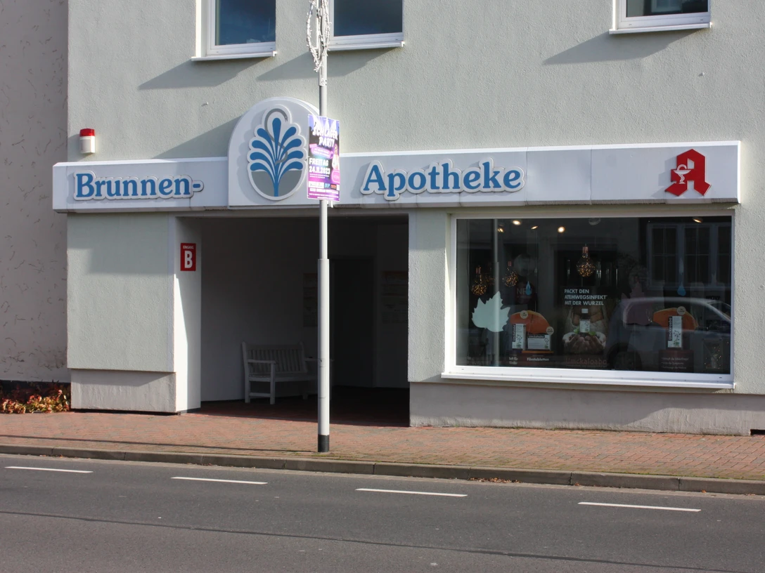 Brunnen Apotheke CC0