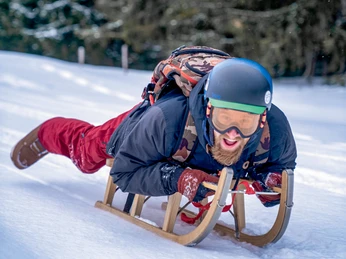 Faire de la luge Schlitteln