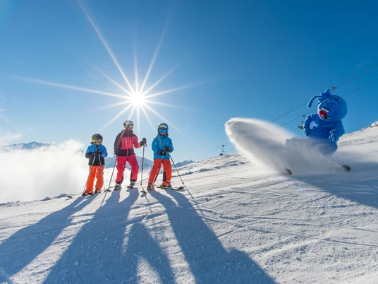 Family Fun Slope mit Gletschi auf der Fiescheralp in der Aletsch Arena Family Fun Slope mit Gletschi auf der Fiescheralp in der Aletsch Arena