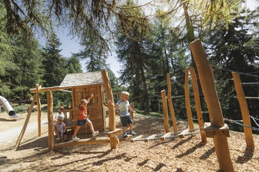 spielplatz-baschweri-familie-bettmeralp-sommer-aletsch-arena-marco-schnyder-09.jpg