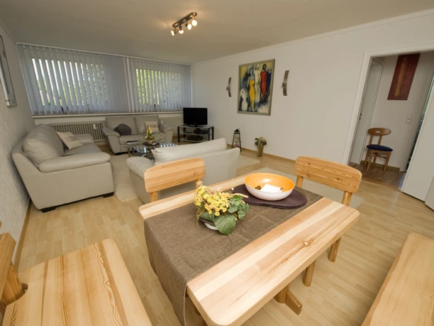 Wohnzimmer mit Eßtisch