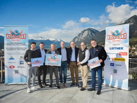 Kids-on-ski-Gruppenbild