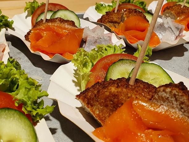 Leckere Fischhappen bei der Firma Fiedler