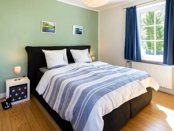 Schlafzimmer 1