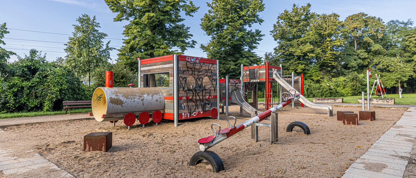 Railroad playground in Gohlis - Playgrounds in Leipzig Railroad playground in the Gohlis district with a variety of play equipment