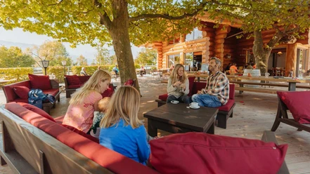 restaurant-blockhaus-camping-alpenblick-sitzplatz-gaeste.jpg