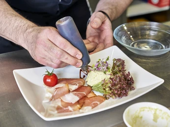 Les menus sont présentés avec un grand souci du détail