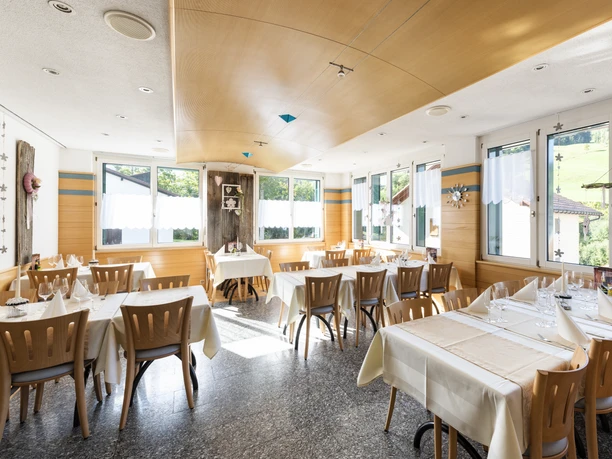 The bright and inviting parlour offers space for 50 people