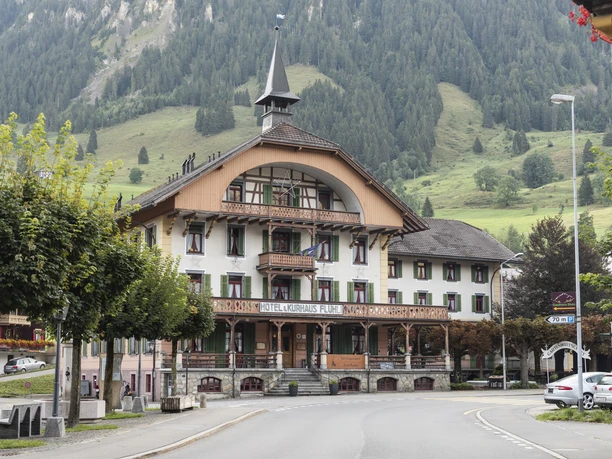 L'hôtel FLÜHLI Kurhaus est un bâtiment historique datant de 1899.