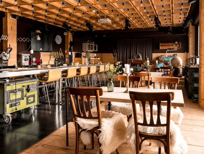 A far-sighted meeting place - for hikers, bikers and travellers Wiesner Mysterion