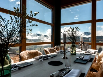 Un restaurant avec une vue magnifique Wiesner Mysterion