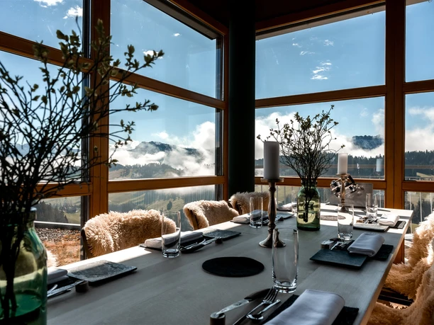 Un restaurant avec une vue magnifique Wiesner Mysterion