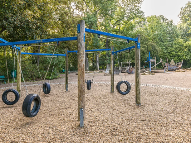 The playground at the Auensee offers a variety of play options.