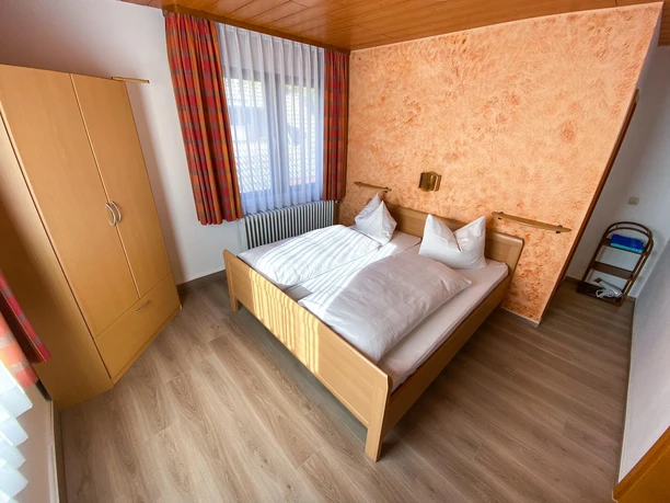 #15_Fewo-1_Schlafzimmer_B1