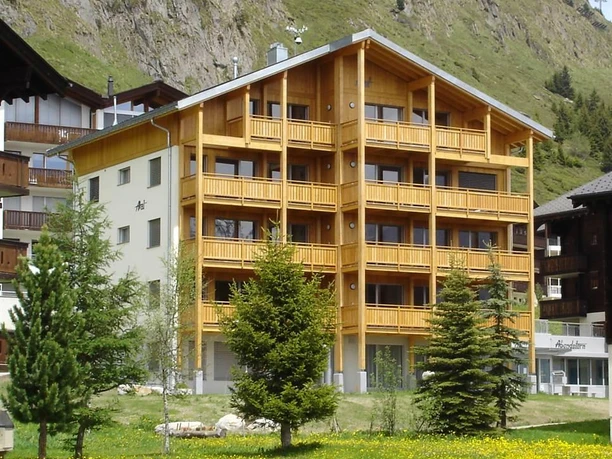 Aussenansicht Sommer (2)