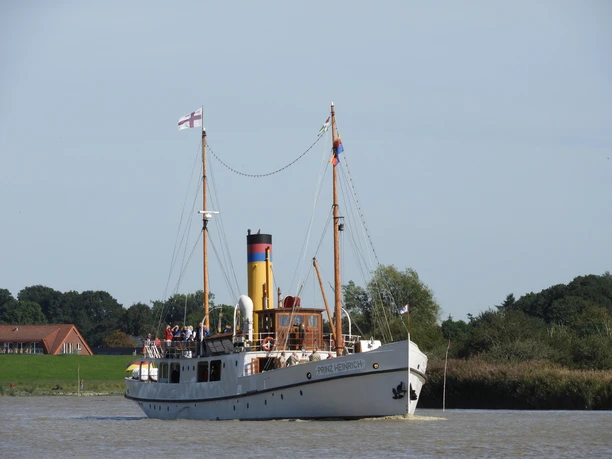 Traditionsschiff "Prinz Heinrich" Das Bild zeigt das Traditionsschiff "Prinz Heinrich"