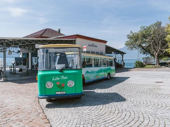 Lidobus Weggis Lidobus an der Schiffstation WeggisLidobus at the boat station WeggisLidobus a la station des bateaux à Weggis