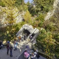 Gletschergarten Felsenwelt mit BesucherRock world with visitorsLe monde des rochers avec un visiteur