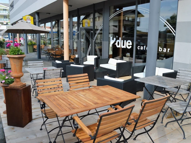 Die Sonnenterrasse lädt zum Verweilen ein