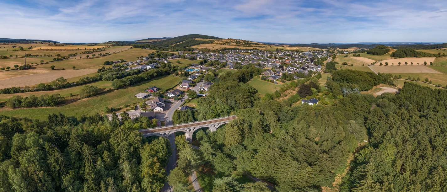 luftpanorama-usseln-maik-julemann_c__tourist-information-willingen.jpg