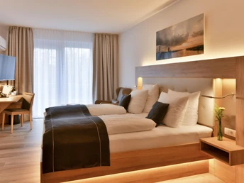 Deluxezimmer Wohnraum/Bett