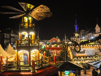 Auricher Weihnachtszauber Panorama mit Pyramide UH Auricher Weihnachtszauber Panorama mit Pyramide UH