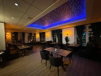 Oriana Restaurant (2).jpg