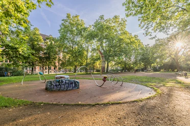 Plac zabaw na Heinrich-Schütz-Platz - Rodzina w Lipsku Na placu Heinrich-Schütz-Platz znajduje się niewielki plac zabaw.