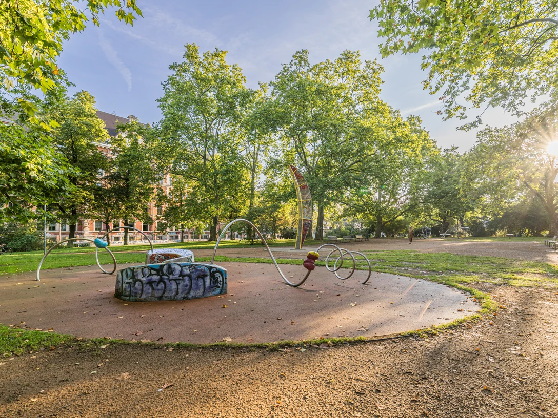 Spielplatz auf dem Heinrich-Schütz-Platz - Familie in Leipzig Auf dem Heinrich-Schütz-Platz gibt es einen kleinen Spielplatz.