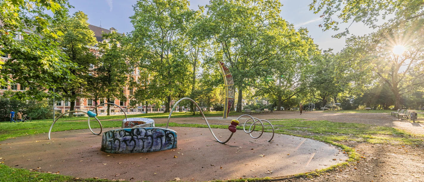 Spielplatz auf dem Heinrich-Schütz-Platz - Familie in Leipzig Auf dem Heinrich-Schütz-Platz gibt es einen kleinen Spielplatz.