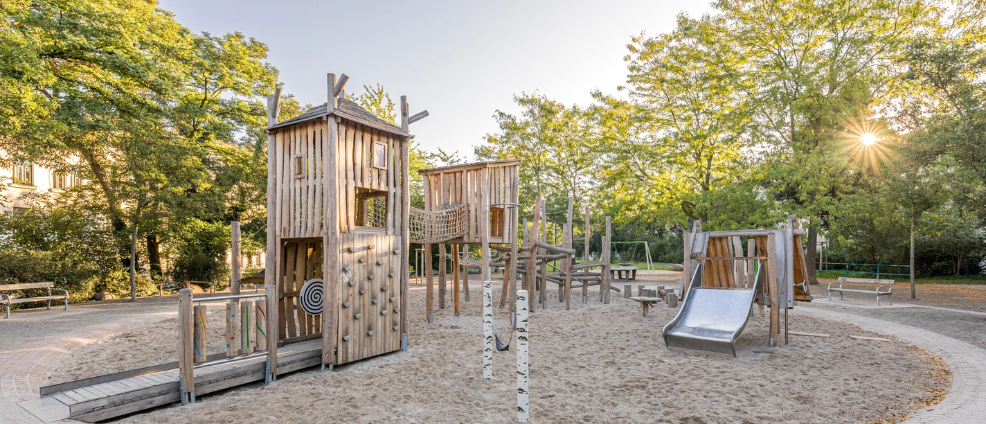 Herderspielplatz in Connewitz - Familie in Leipzig Der Spielplatz beim Herderplatz bietet viele Spielmöglichkeiten.