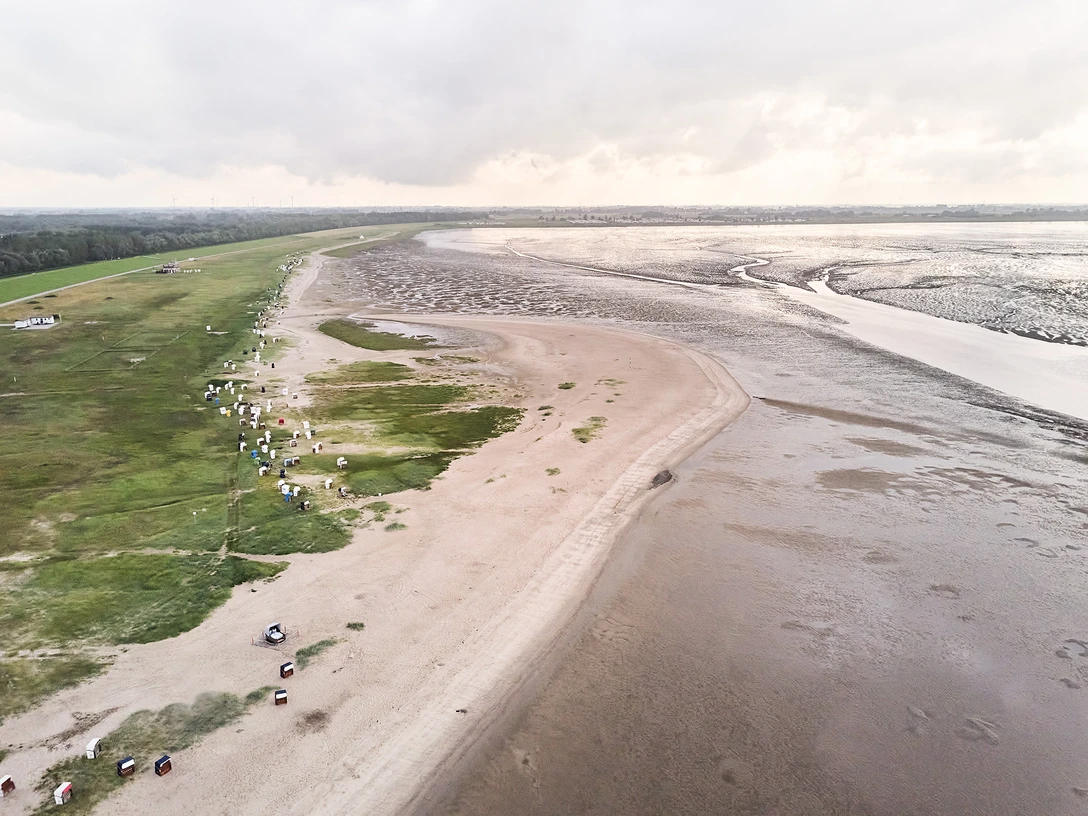 Unterkunft-Hooksiel-Schlafstrandkorb Luftaufnahme-Tom Schönfeld.jpg