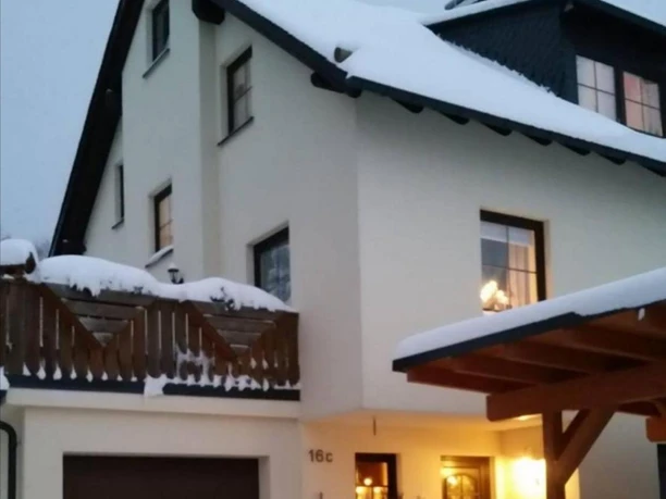 Hausansicht Winter