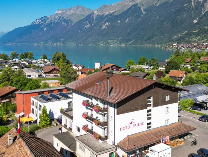 hotel-restaurant-brienz-luftaufnahme-brienz-brienzersee.jpg
