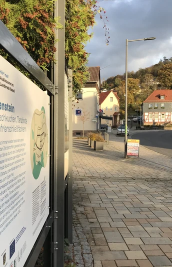 04 2023 11 08 Audiowalk Niedenstein Starttafel Rathausblick